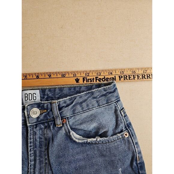 BDG Urban Outfitters 90s Jeans Size 27 Baggy Light Wash Mom Distressed Blue - Picture 3 of 8